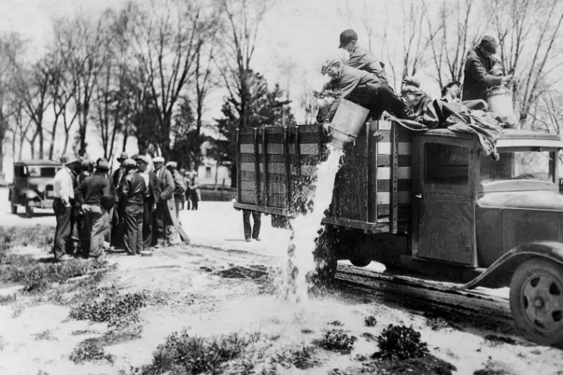 When milk caused a war, farmers, communists and the mob fought for control