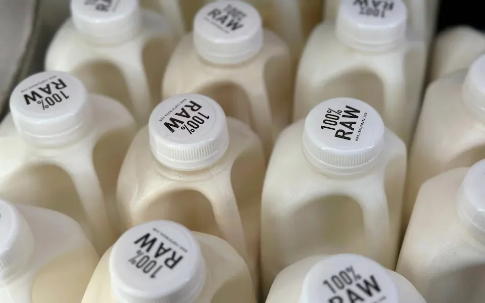 California’s ‘wellness’ devotees think raw milk infected with bird flu will ‘boost immunity