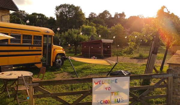 Un nuit en schoolbus à Bassenge