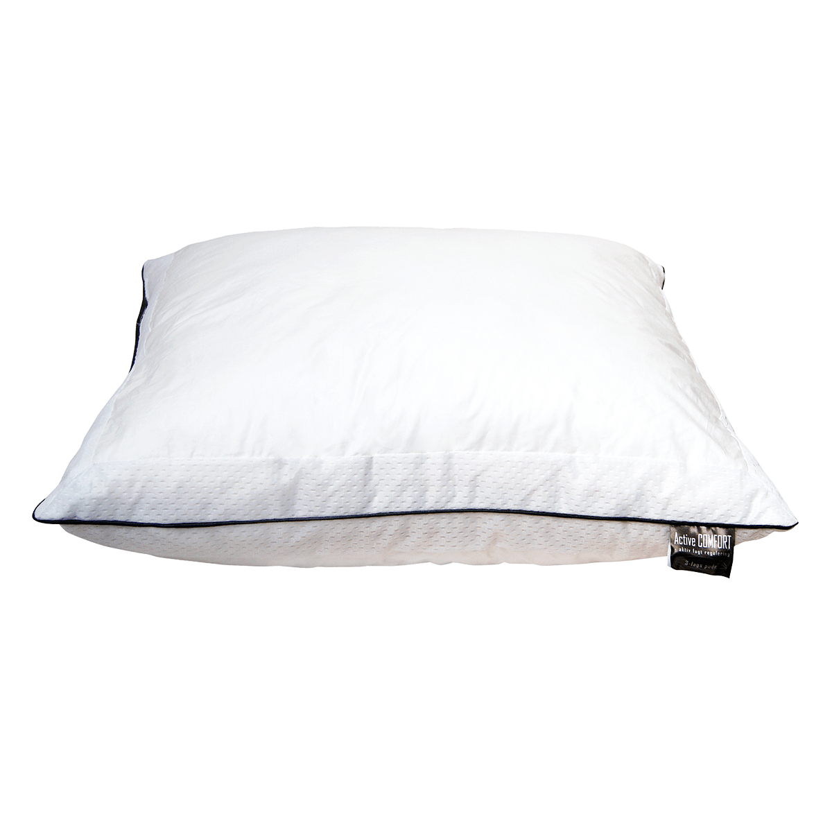 En hvid pude med mørk kant, tekstureret mønster og et sort Active Comfort mærke.