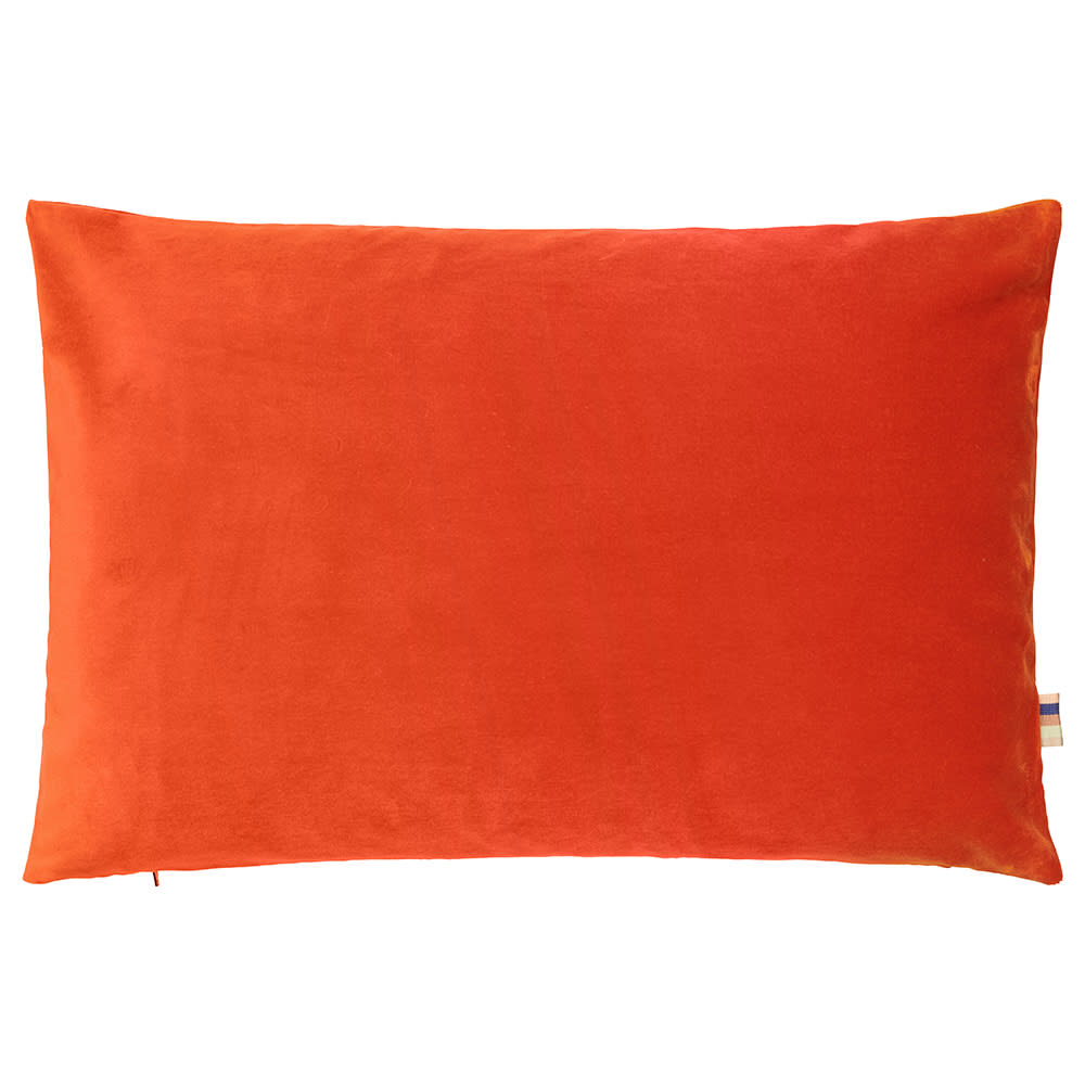 En rektangulær orange velourpude.