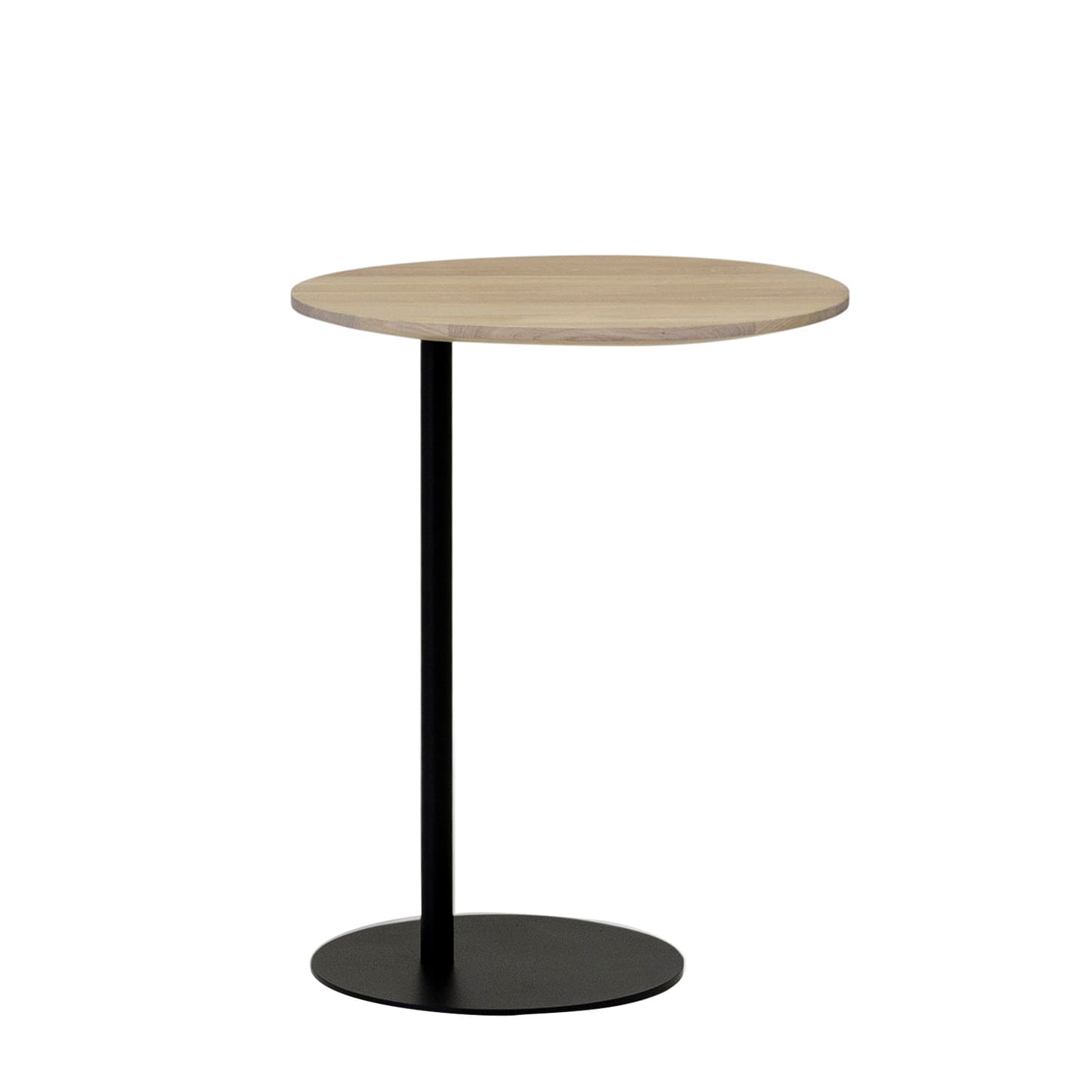 Et rundt sidebord med lys træplade og sort metalstel. Moderne design.