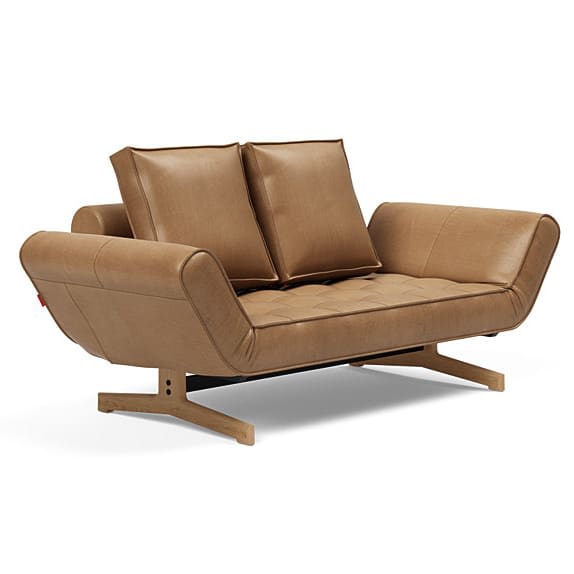 Moderne 2-personers sofa i cognacfarvet læder med lyst træstel.