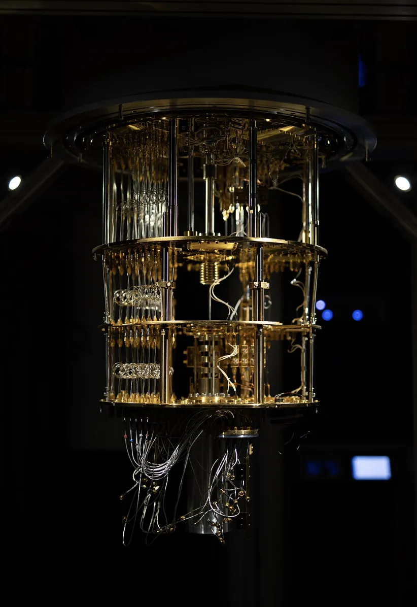 Computer quantistico senza la scocca esterna.