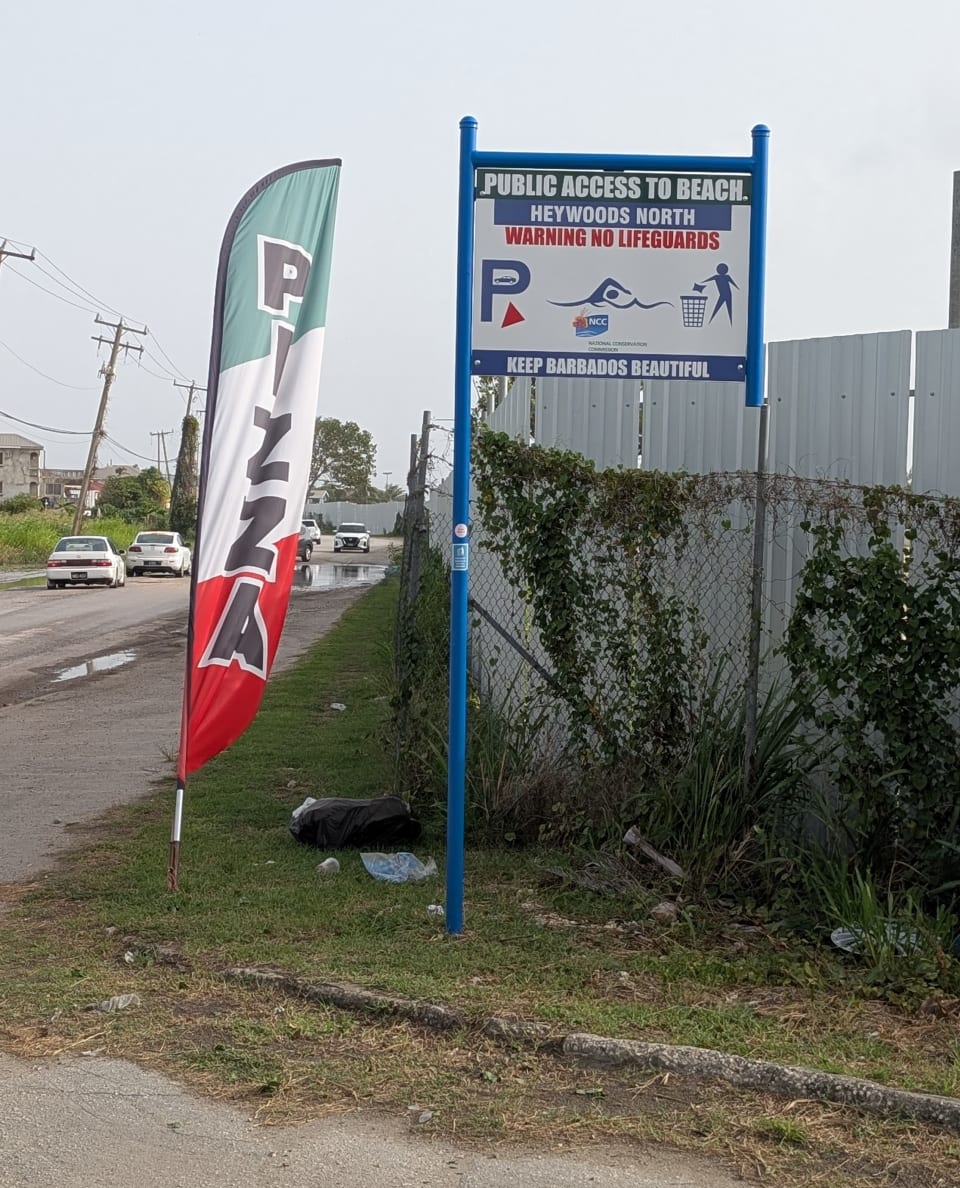 Heywoods North public beach access and parking sign warning that there are no lifeguards.