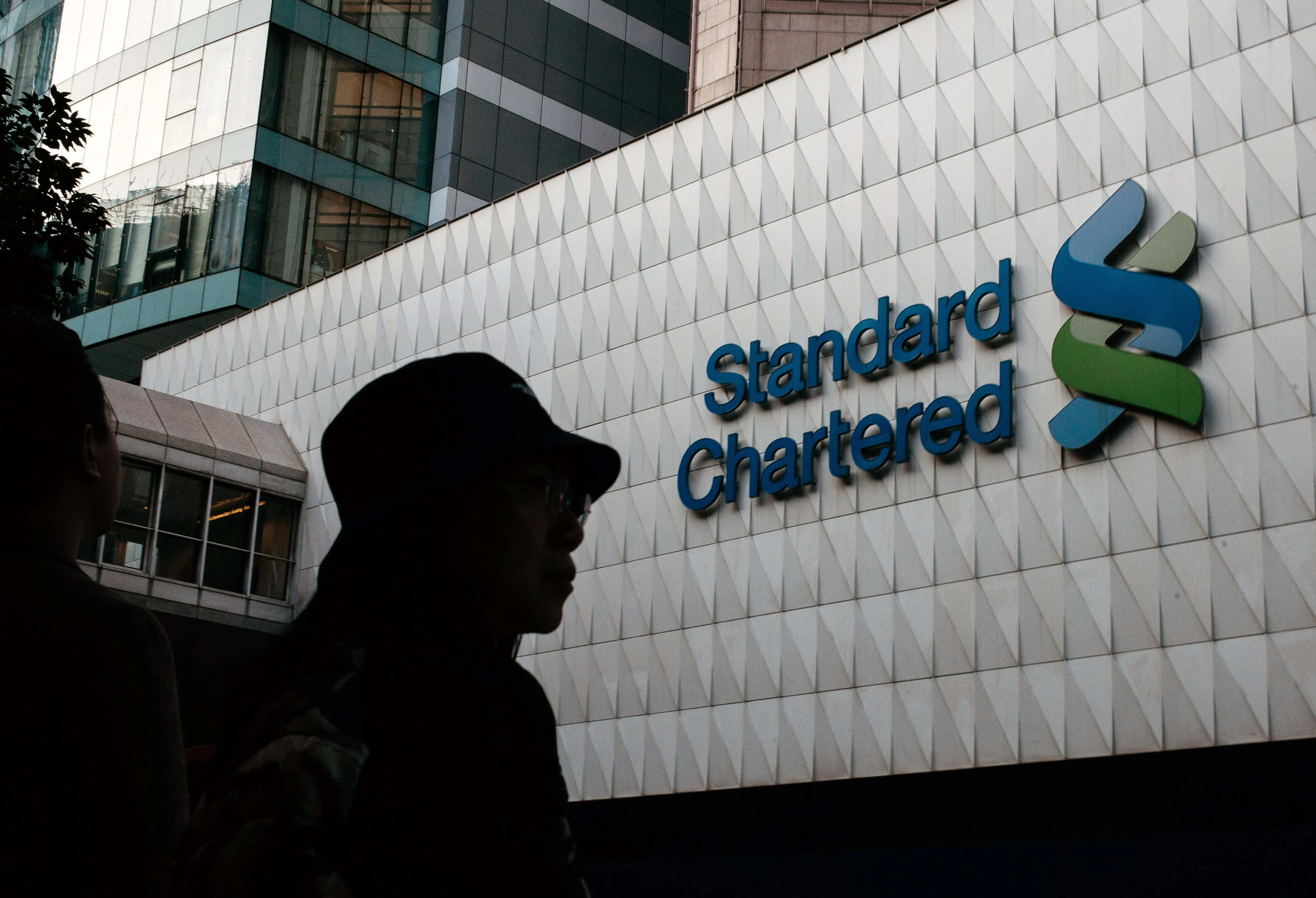 Standard Chartered to Cut 7,800 Jobs as AI Reshapes Global Banking