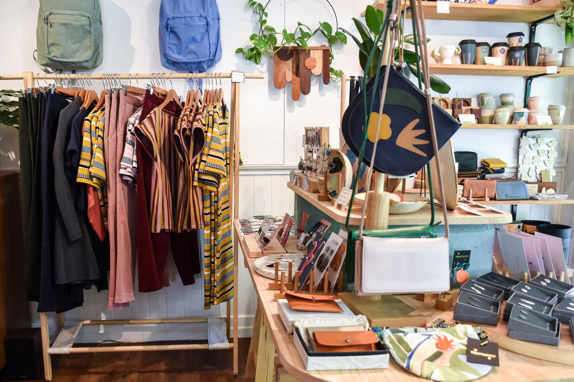 How Do Shopify and Independent Retail Stores Coexist?