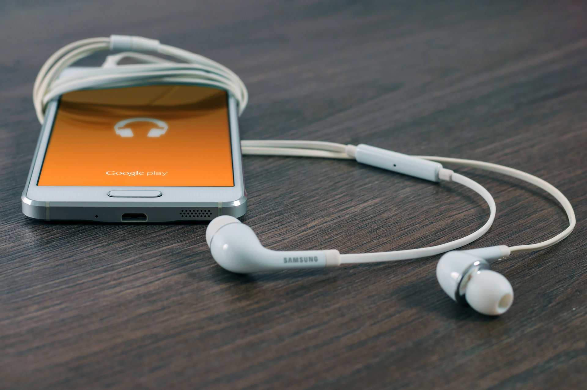 5 Must-Listen Podcasts for Shopify Entrepreneurs