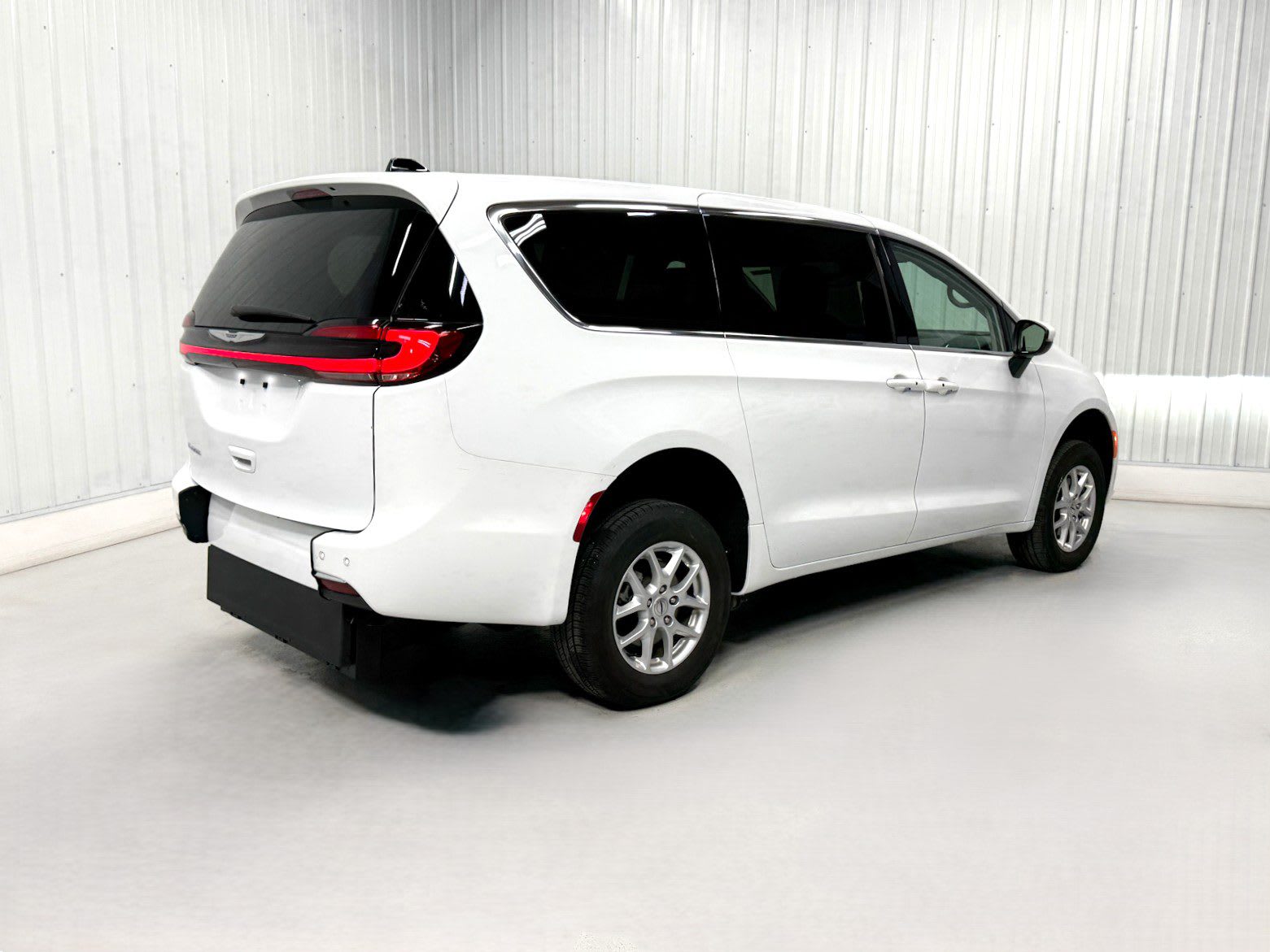 2023 Chrysler Pacifica Touring L photo 4