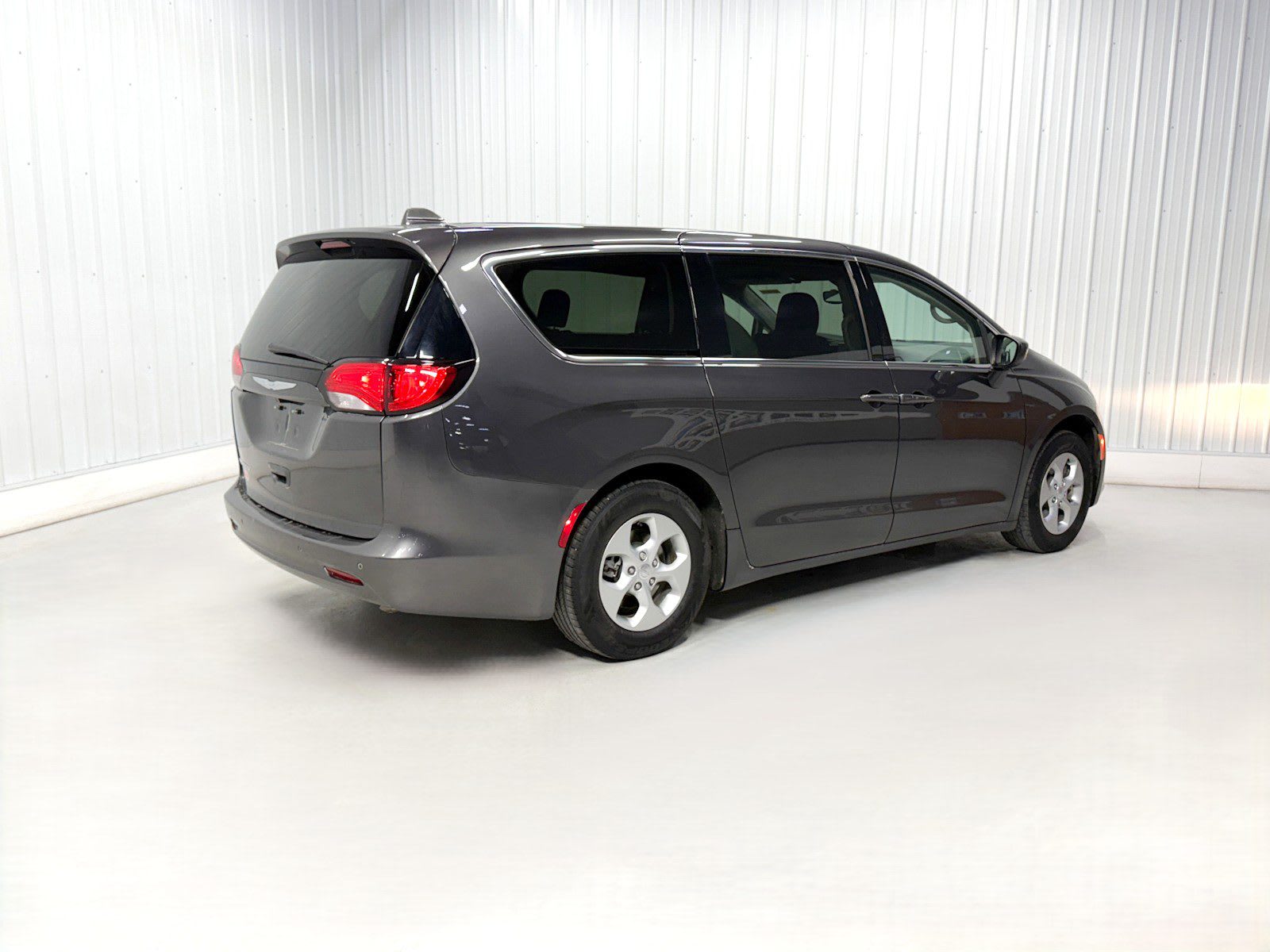 2017 Chrysler Pacifica Touring photo 4