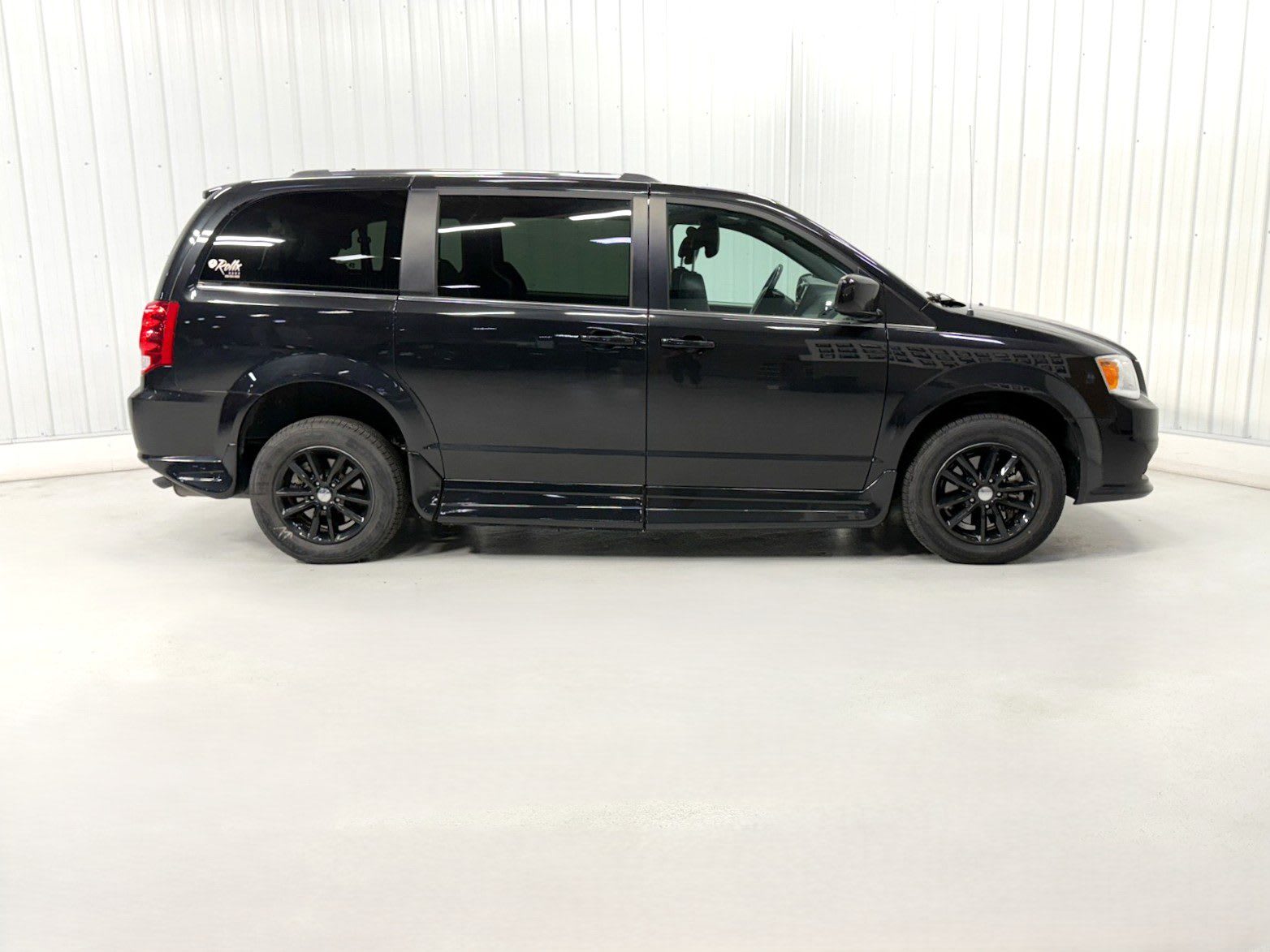 2020 Dodge Grand Caravan SXT photo 2