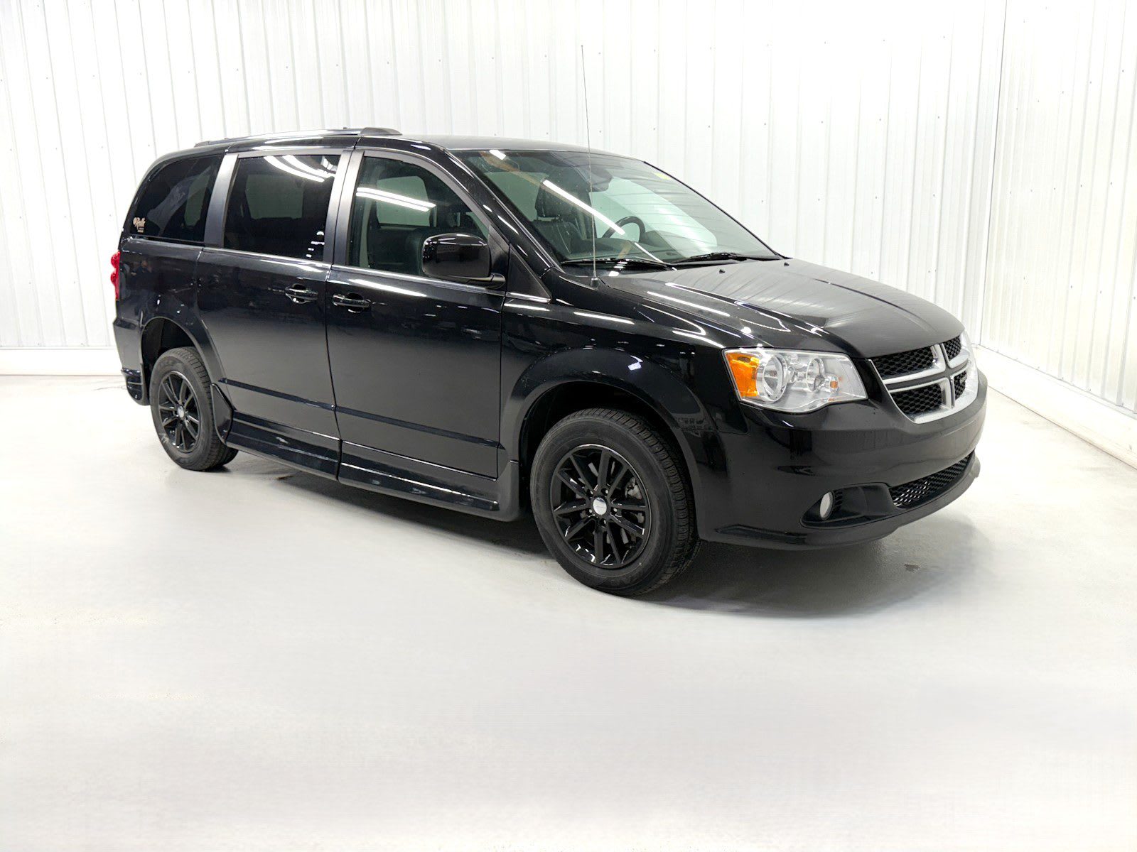 2020 Dodge Grand Caravan SXT photo 3