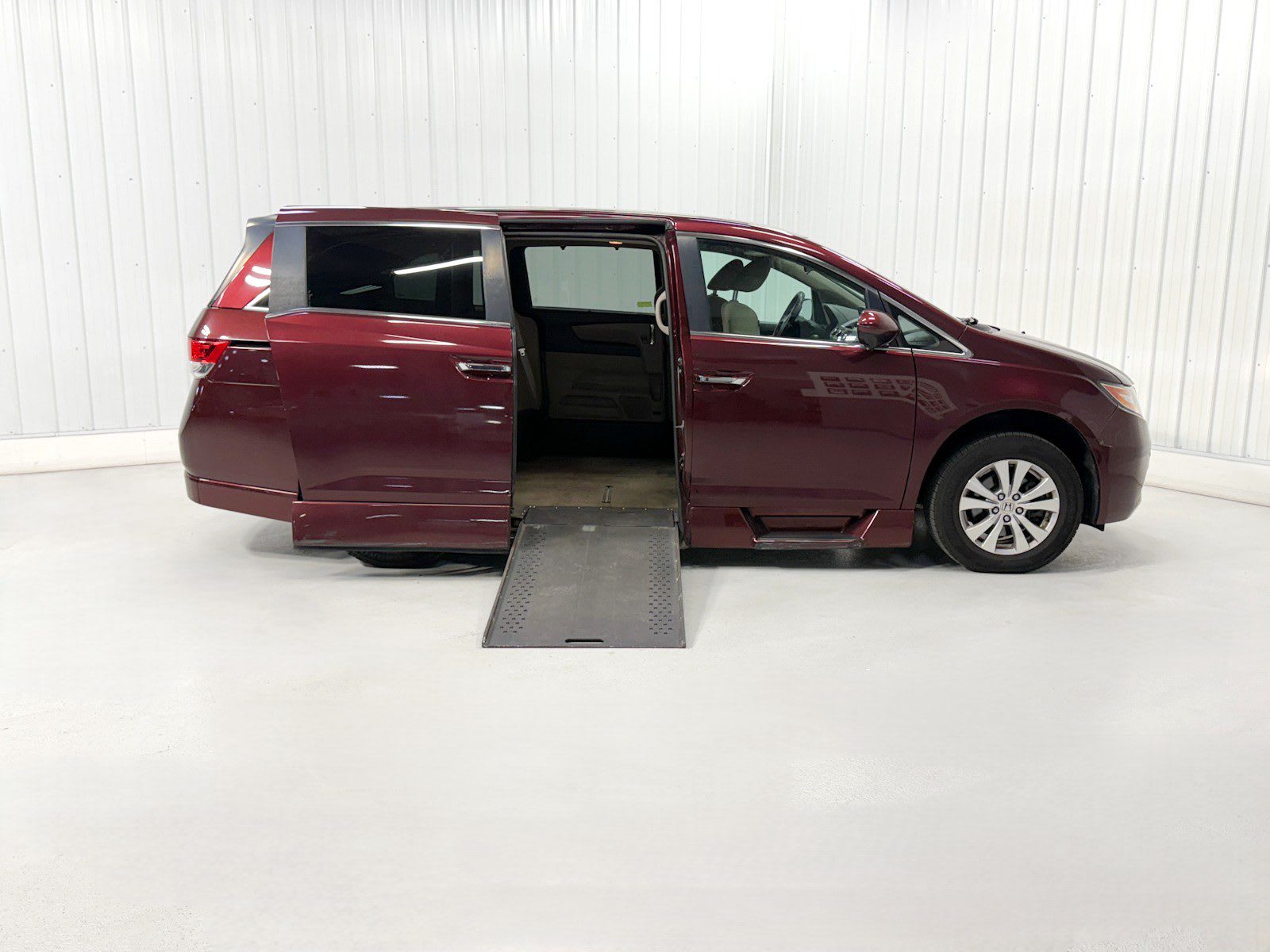 2016 Honda Odyssey EX's photo