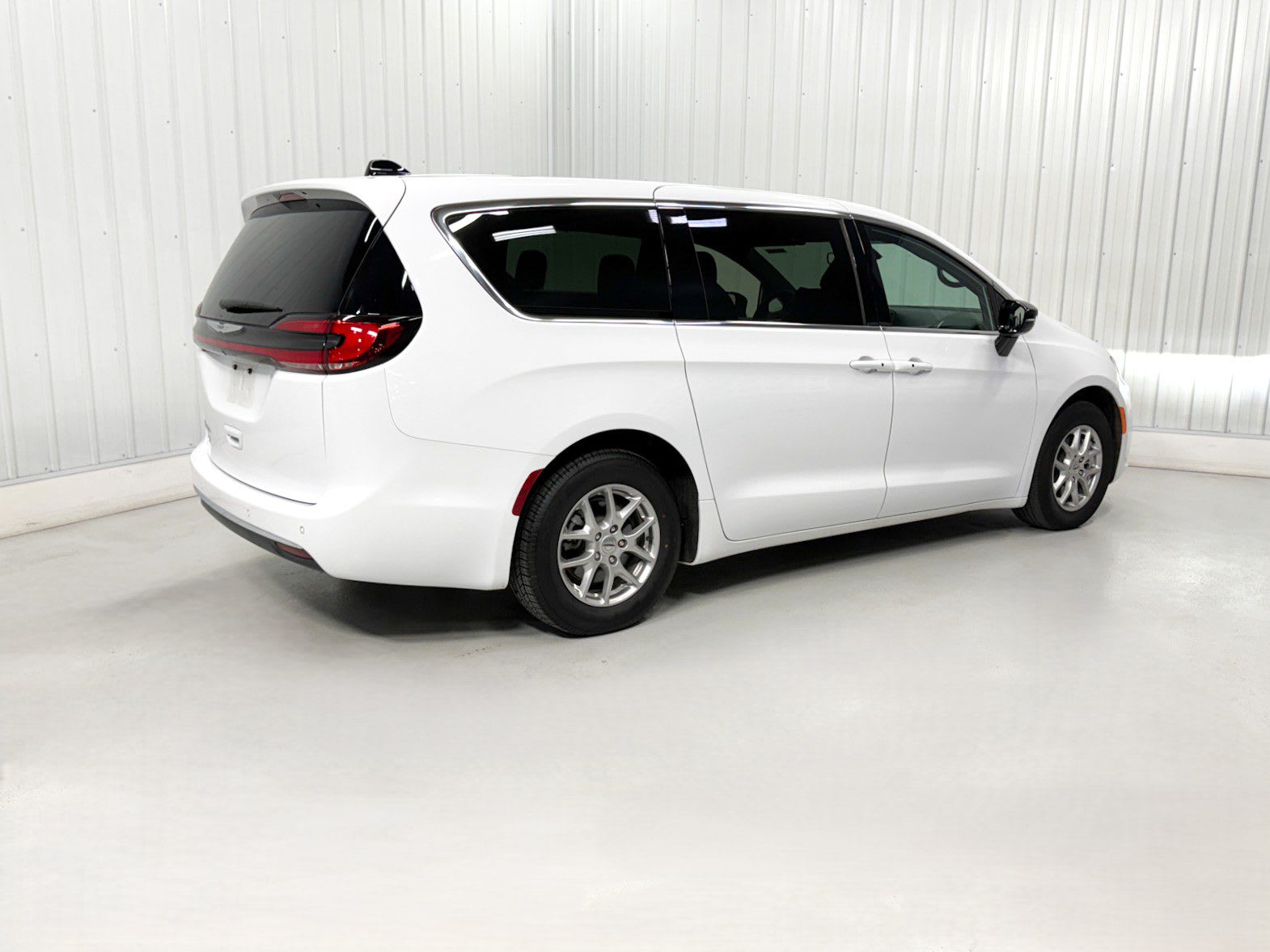 2025 Chrysler Pacifica photo 4
