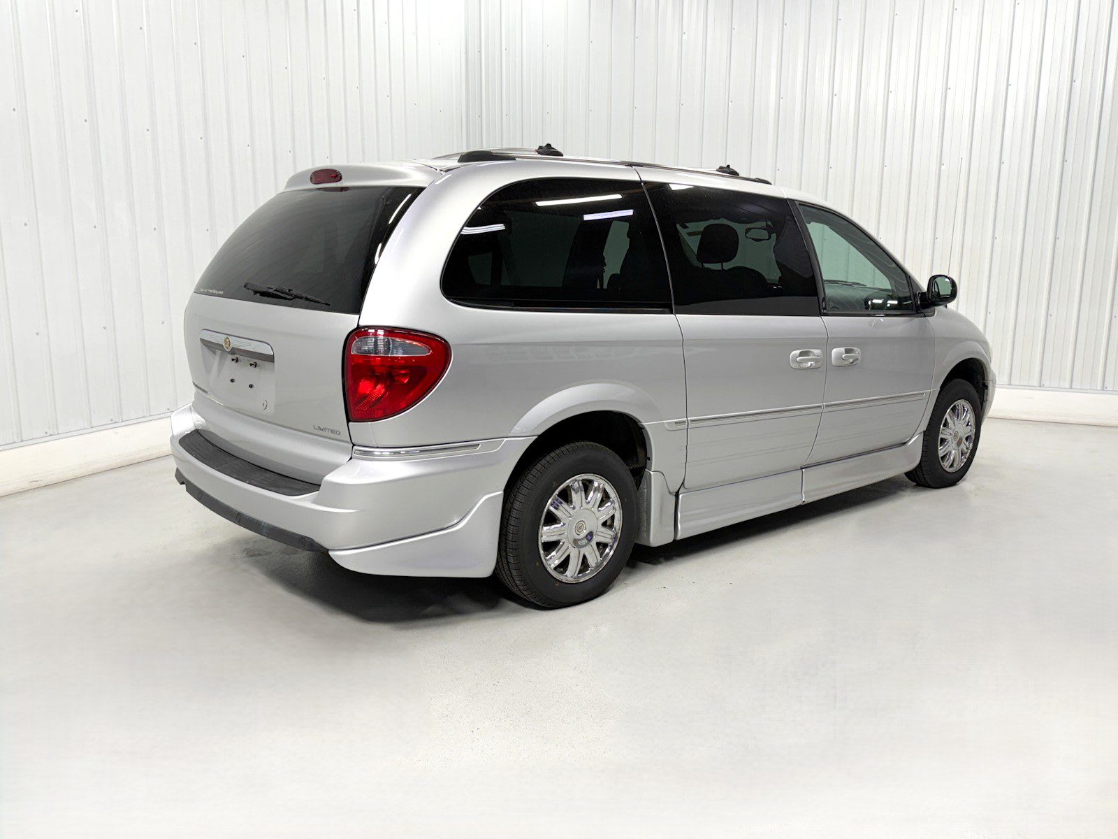 2006 Chrysler Town & Country Limited photo 4