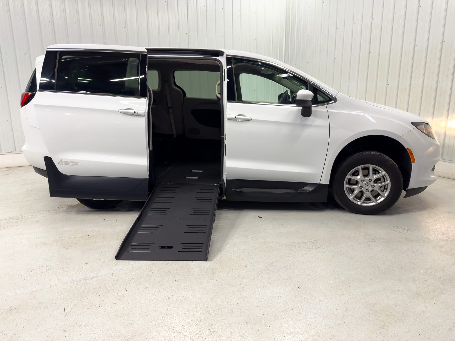 CHRYSLER VOYAGER LX's photo