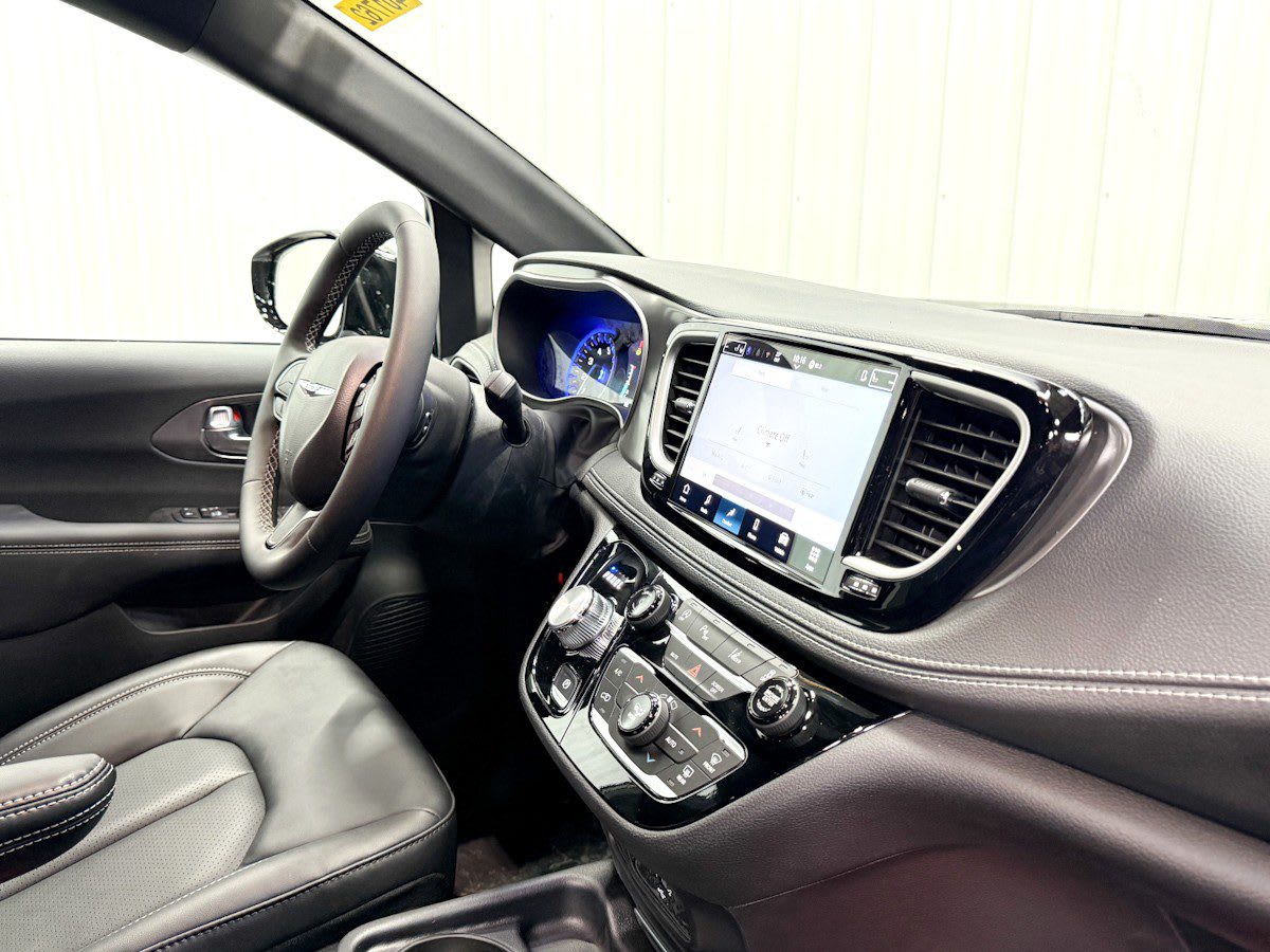 2026 Chrysler Pacifica Select - Photo 9