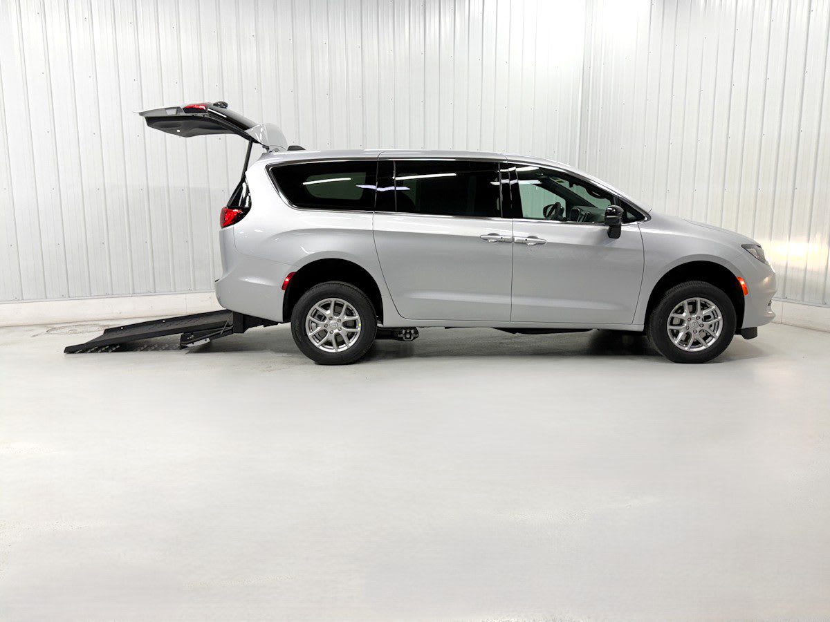 2026 Chrysler Voyager LX's photo