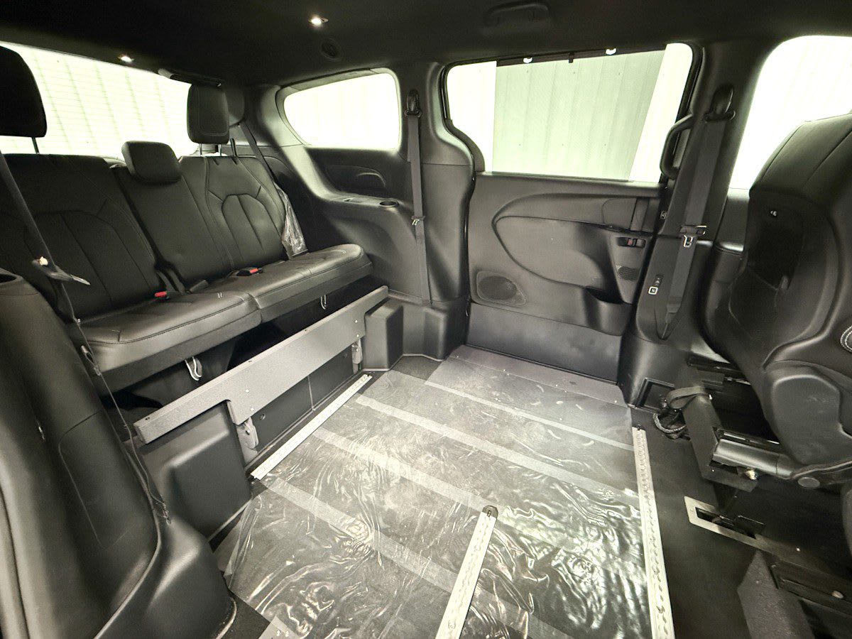 2026 Chrysler Pacifica Select - Photo 6