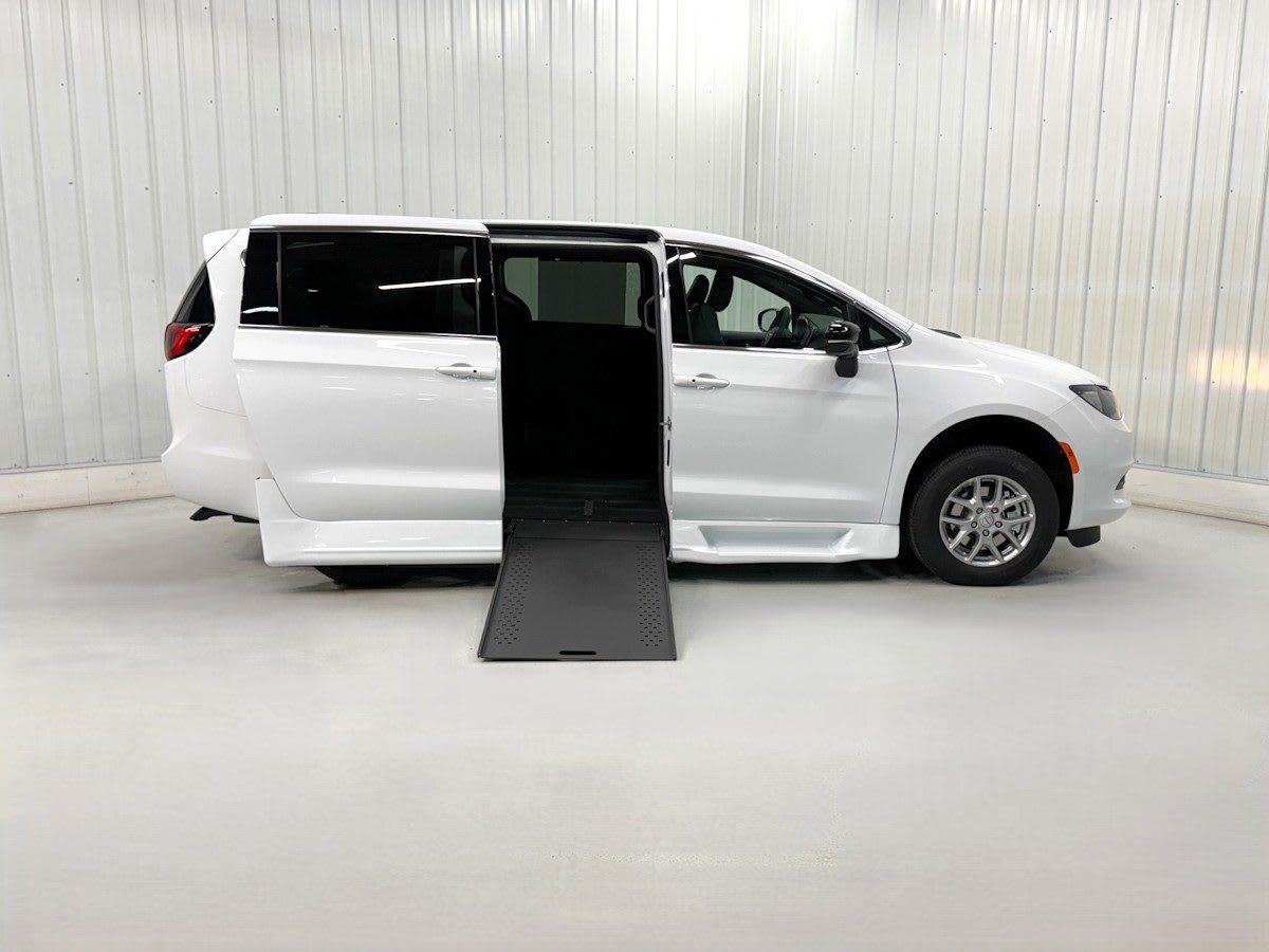 2026 Chrysler Voyager LX's photo