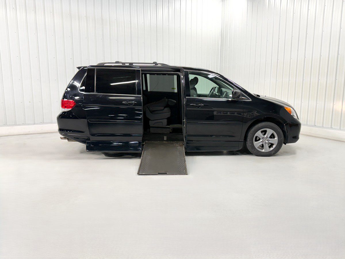 2010 Honda Odyssey Touring's photo