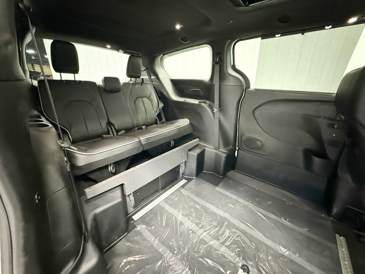 2026 Chrysler Pacifica Limited's photo