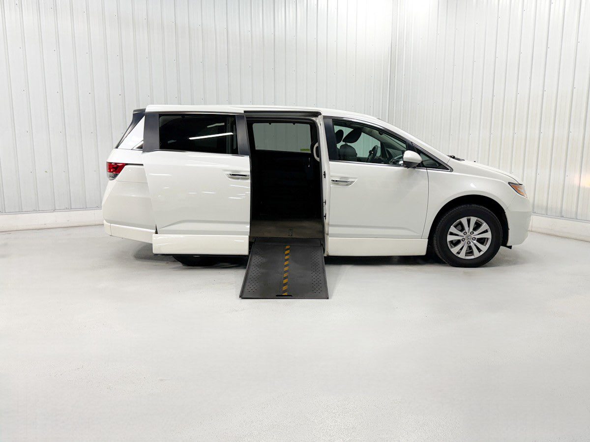 2015 Honda Odyssey EX-L with DVD Rear Entertainment System's photo
