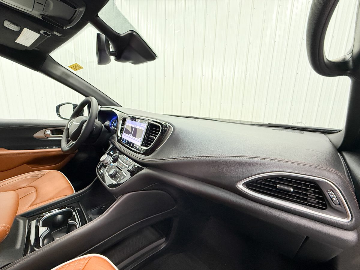 2025 Chrysler Pacifica Pinnacle - Photo 9