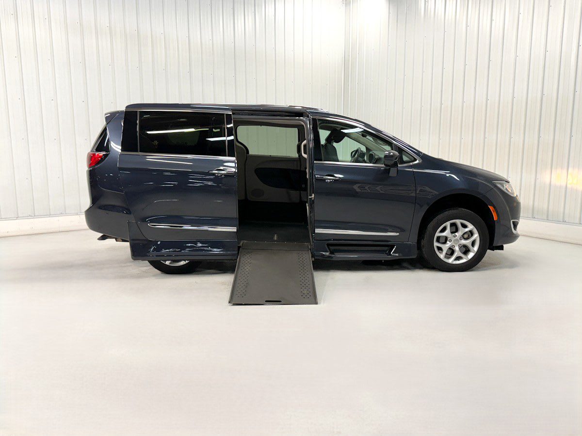2020 Chrysler Pacifica Touring L Plus's photo