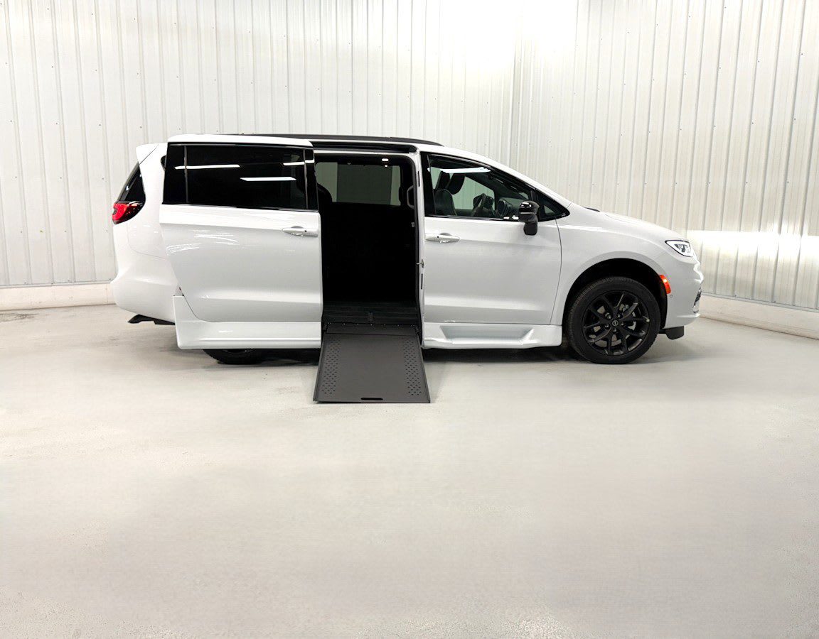CHRYSLER PACIFICA LTD