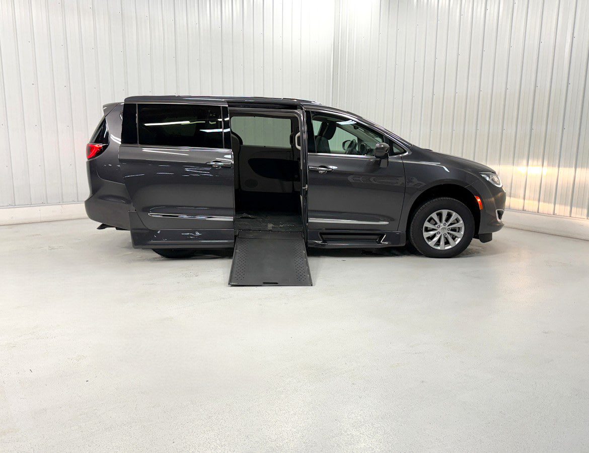 CHRYSLER PACIFICA TOURING-L