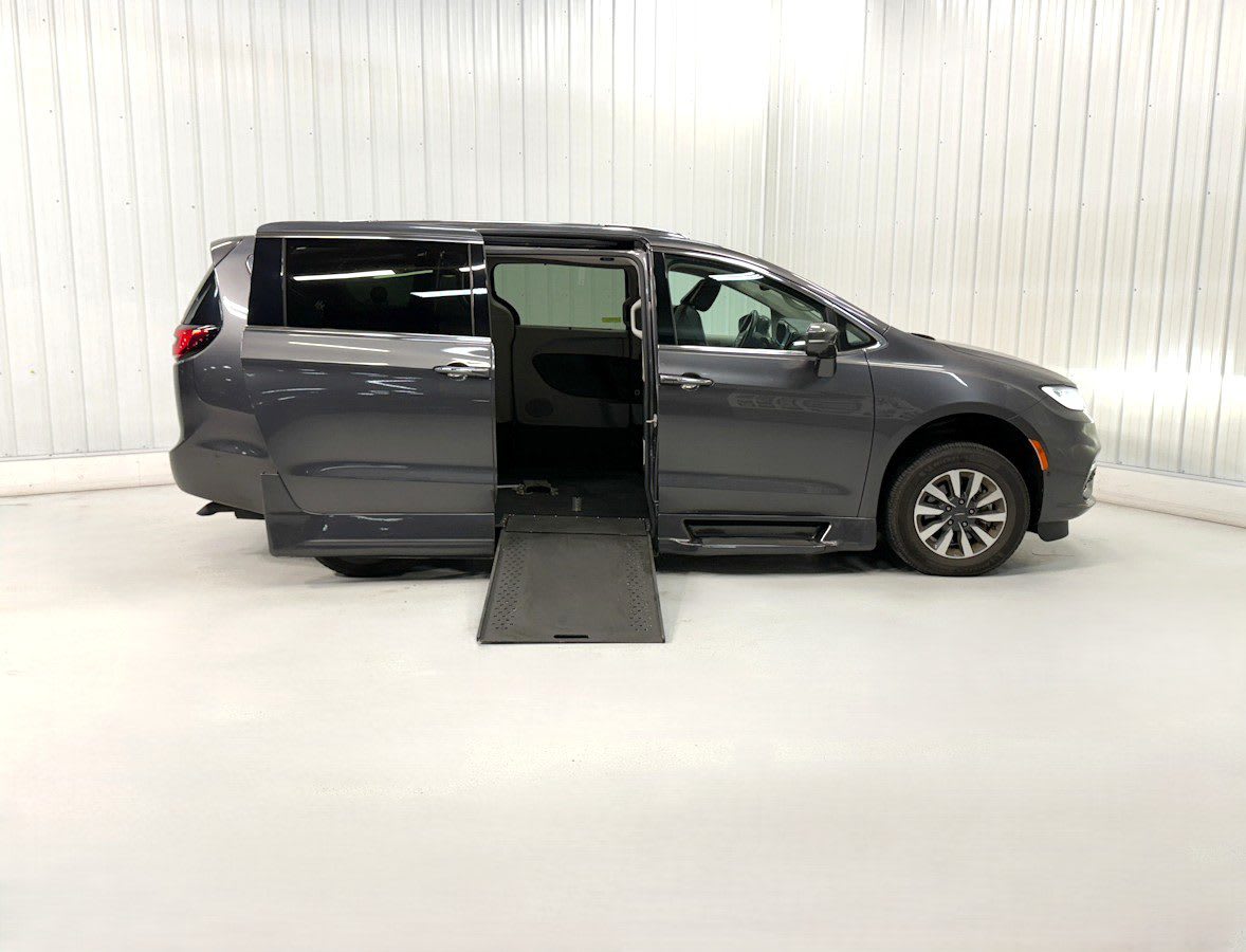 CHRYSLER PACIFICA TOURING L