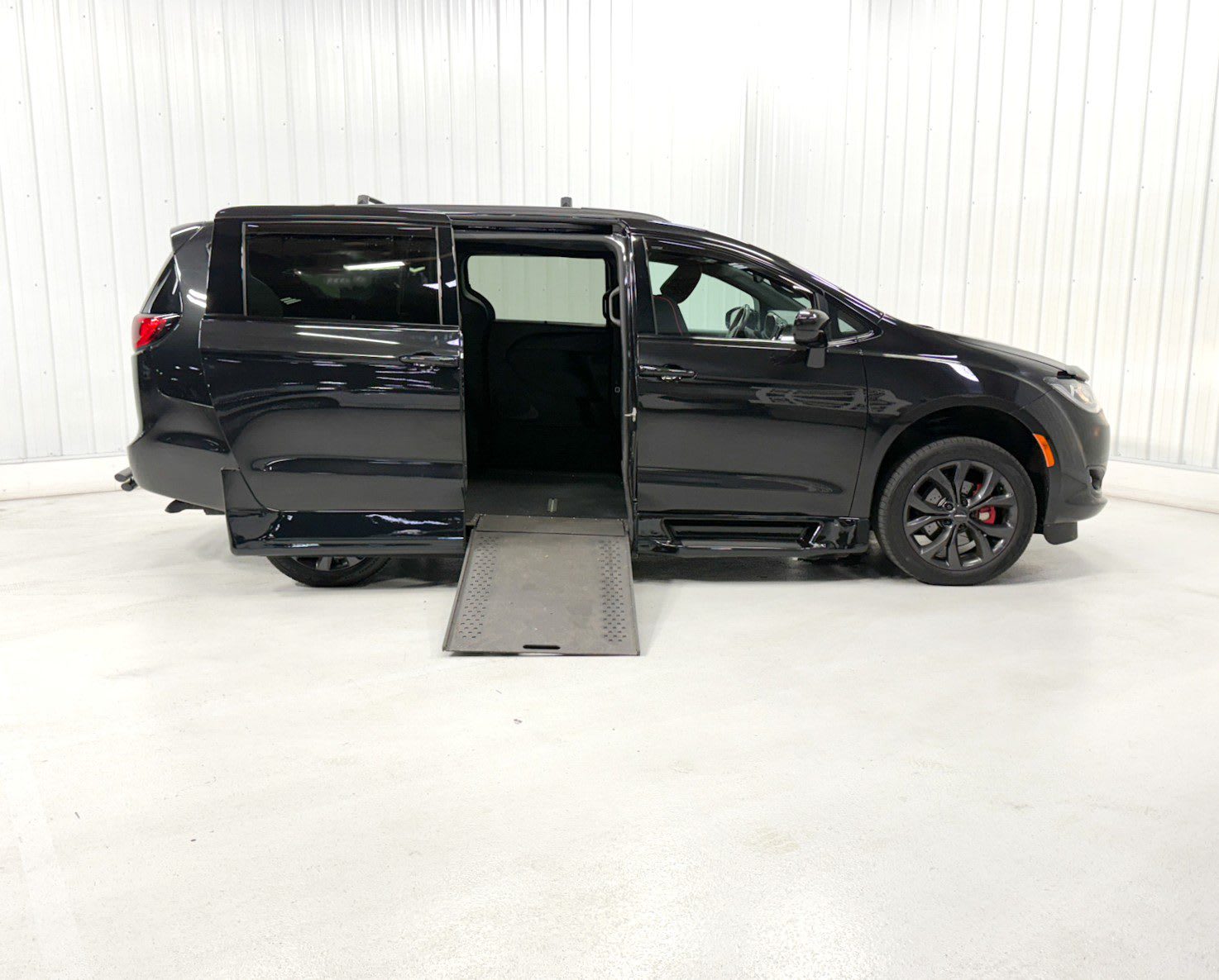 CHRYSLER PACIFICA TOURING-L