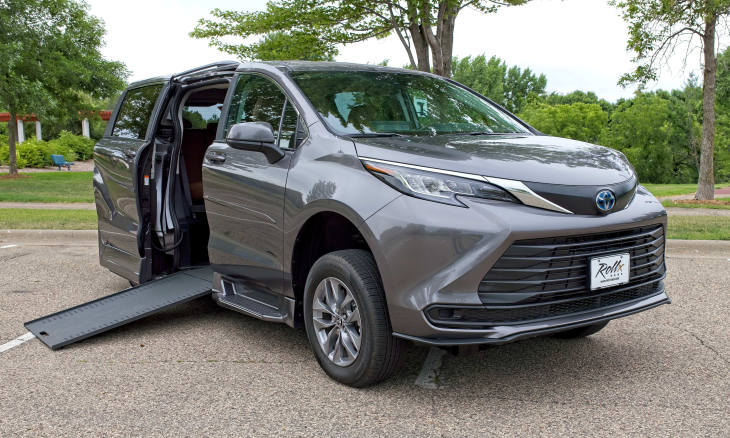 2023 Toyota Sienna Hybrid
