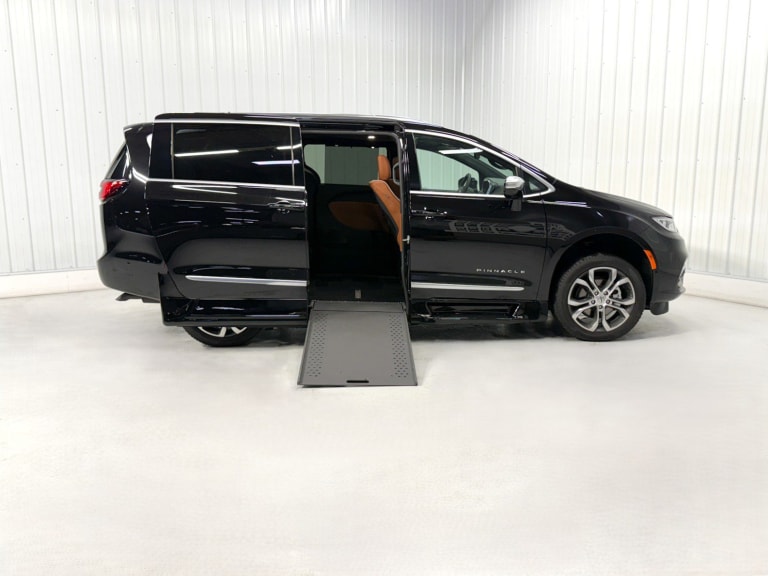 CHRYSLER PACIFICA PINNACLE
