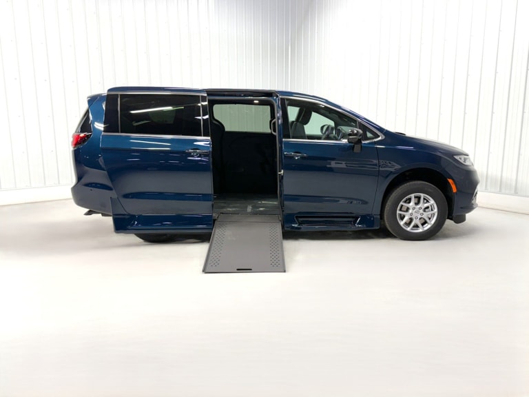 CHRYSLER PACIFICA SELECT