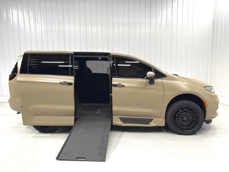 CHRYSLER PACIFICA SELECT