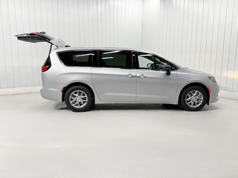 CHRYSLER VOYAGER LX REAR EN