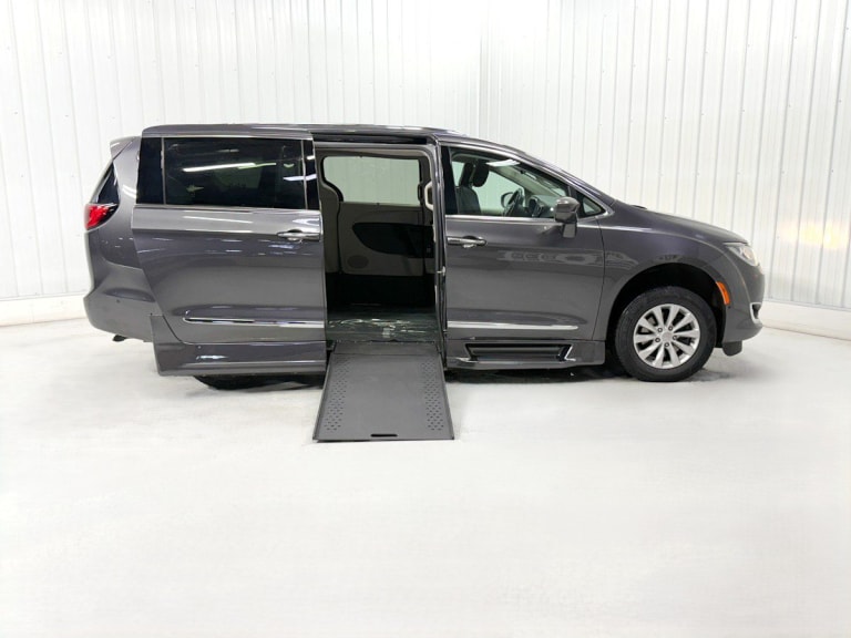 CHRYSLER PACIFICA TOURING L+