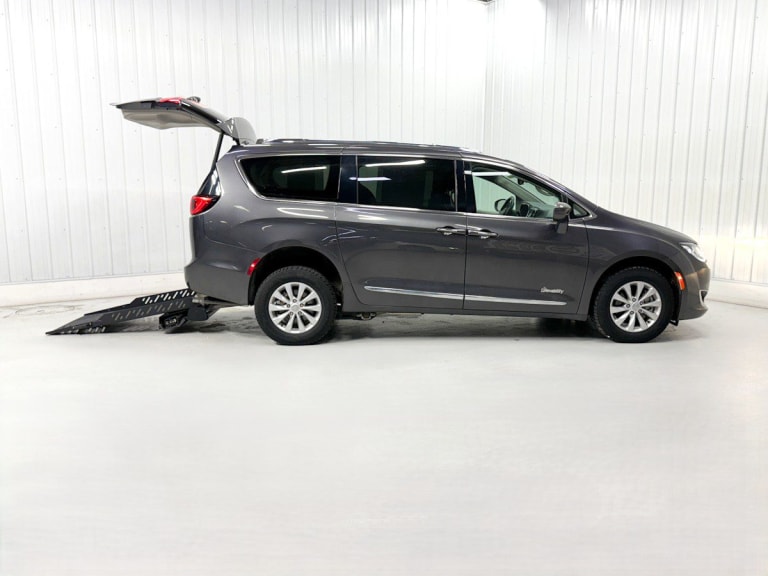 CHRYSLER PACIFICA TOURING-L