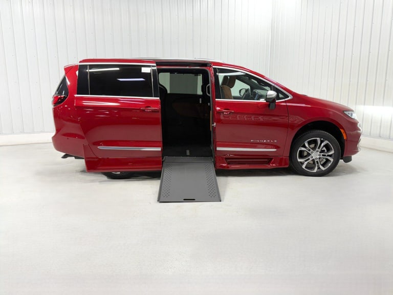 CHRYSLER PACIFICA PINNACLE