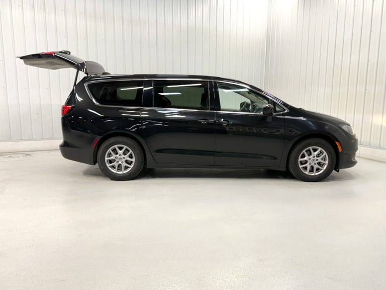 CHRYSLER VOYAGER LX REAR EN