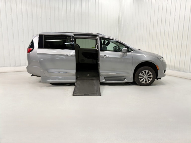CHRYSLER PACIFICA TOURING-L