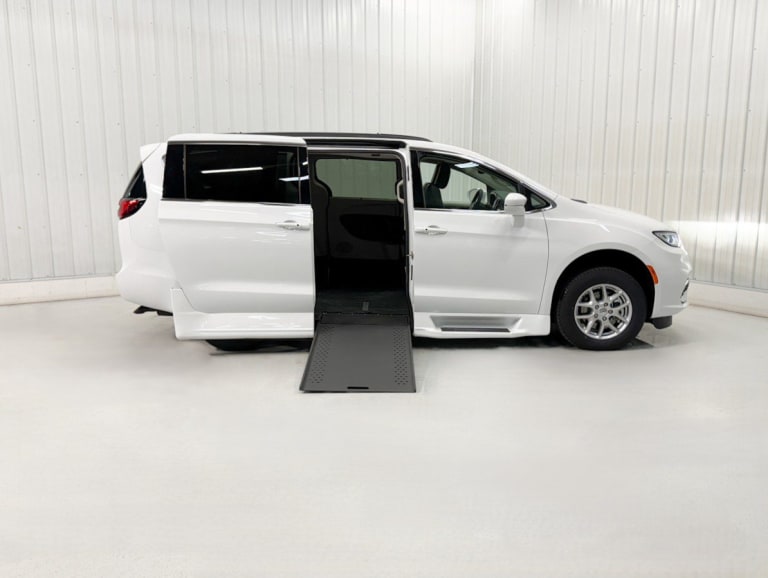 CHRYSLER PACIFICA TOURING L