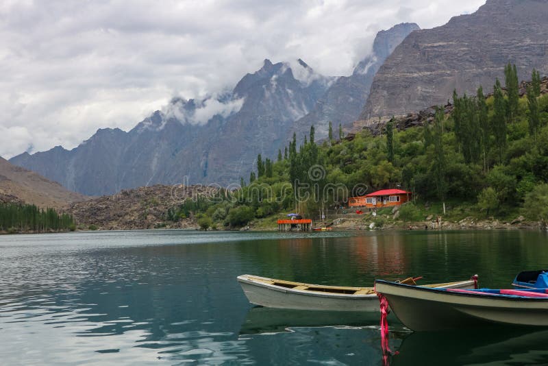 Upper Kachura Lake gallery image 1