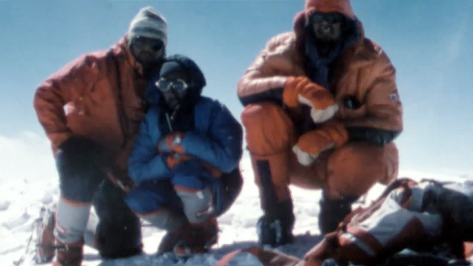 He carried a hang glider to 8,035 metres