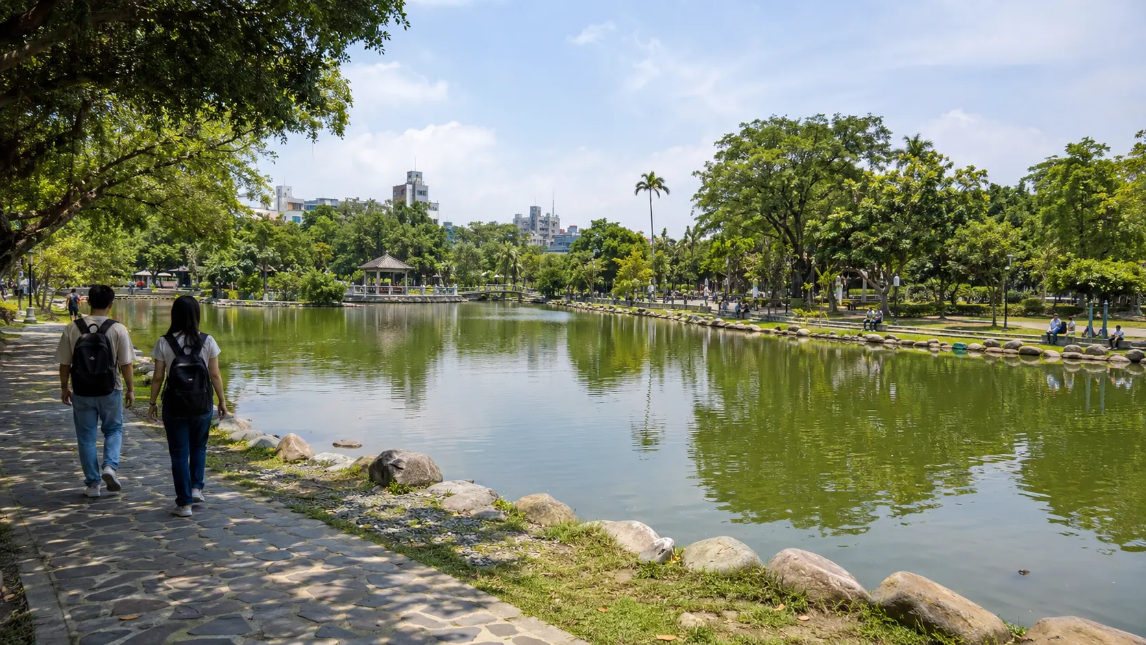 台中公園怎麼玩？湖心亭、日月湖與一中街順遊攻略