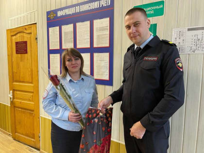 Матерей и вдов погибших сотрудников полиции поздравили в Георгиевском округе
