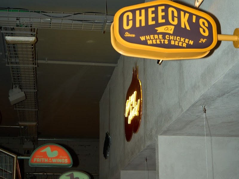 Cheeck's - Beer & Chicken