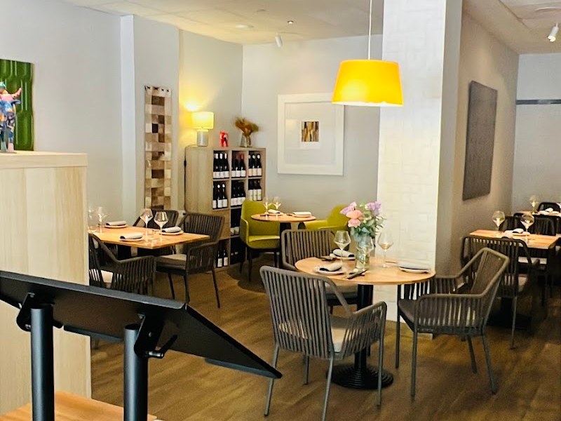 QOM Restaurant